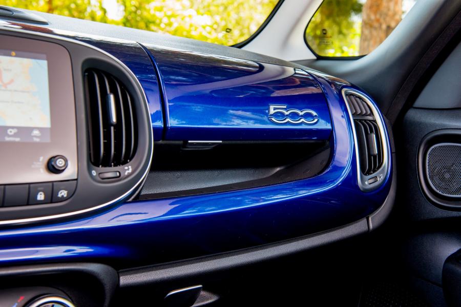 Детали интерьера Fiat 500L Mirror (330) 2018 года  (фото 38 из 50)